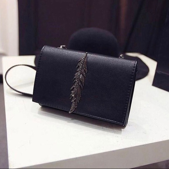 🎉HP🎉 🆕 PHOENIX Metal Chain Crossbody Bag - Picture 3 of 6